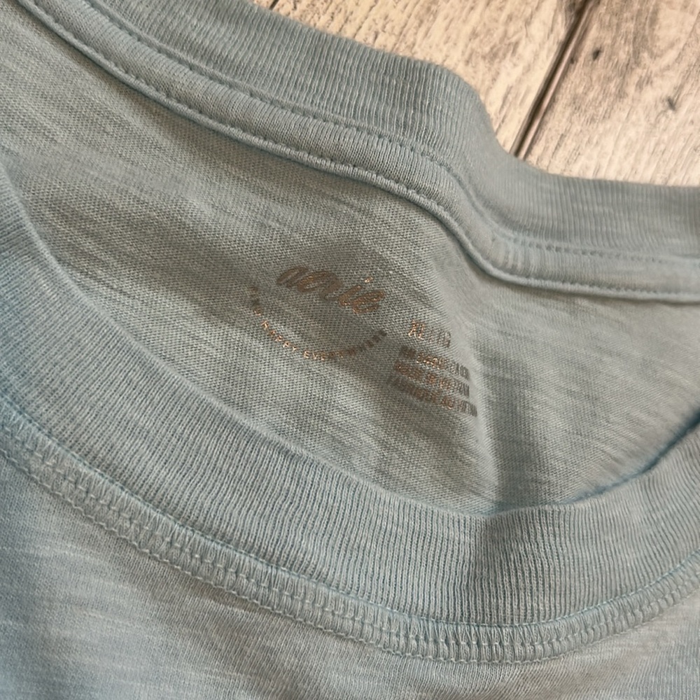 Aerie Gray Graphic Tee - Short Sleeve - Picture 2 of 5